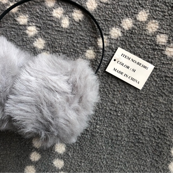 💗Furry Chic Earmuffs - NEW WITH TAGS! - Picture 2 of 2